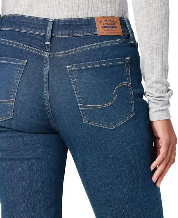 Levi Strauss Signature Gold Women's Curvy Totally Shaping Straight Jeans (Available in Plus Size) Standard 2 Jackson Square - Image 5